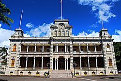 Iolani Palace (15536110307).jpg